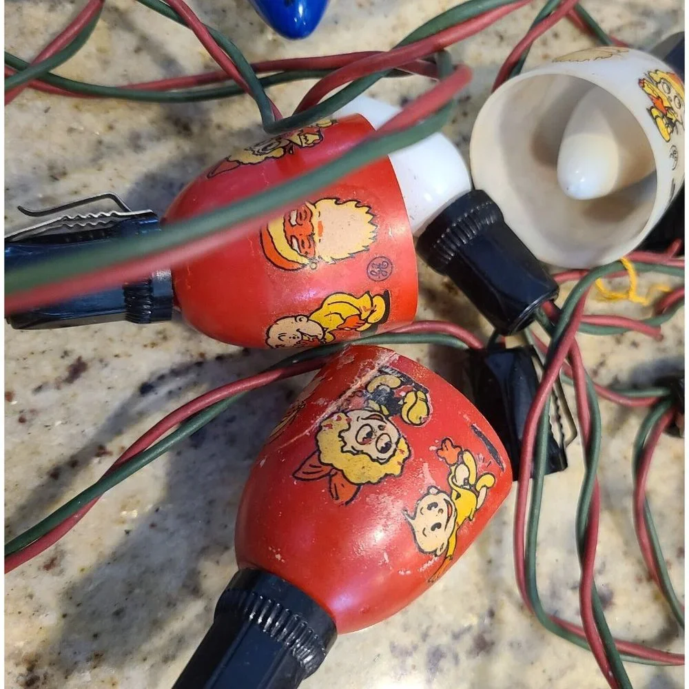 Vintage Scrappy Cartoon Christmas String Light Covers GE White Green Red Santa
